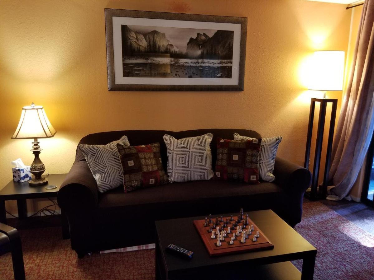 Lovely One Bedroom Condo With Indoor Fireplace. 联邦路 外观 照片