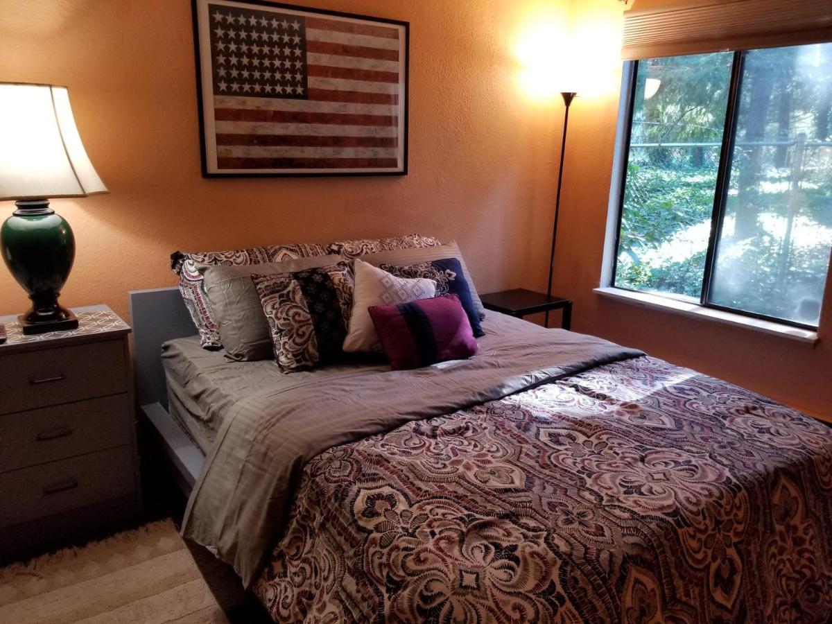 Lovely One Bedroom Condo With Indoor Fireplace. 联邦路 外观 照片